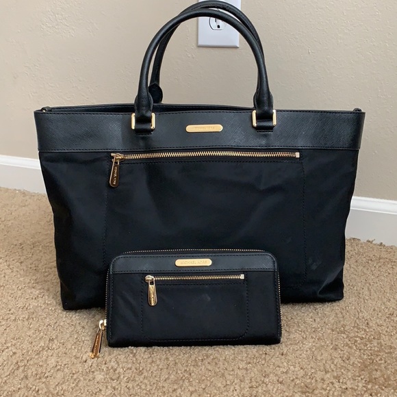 Michael Kors Handbags - Michael kors